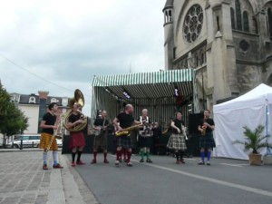 band playing in eperanay